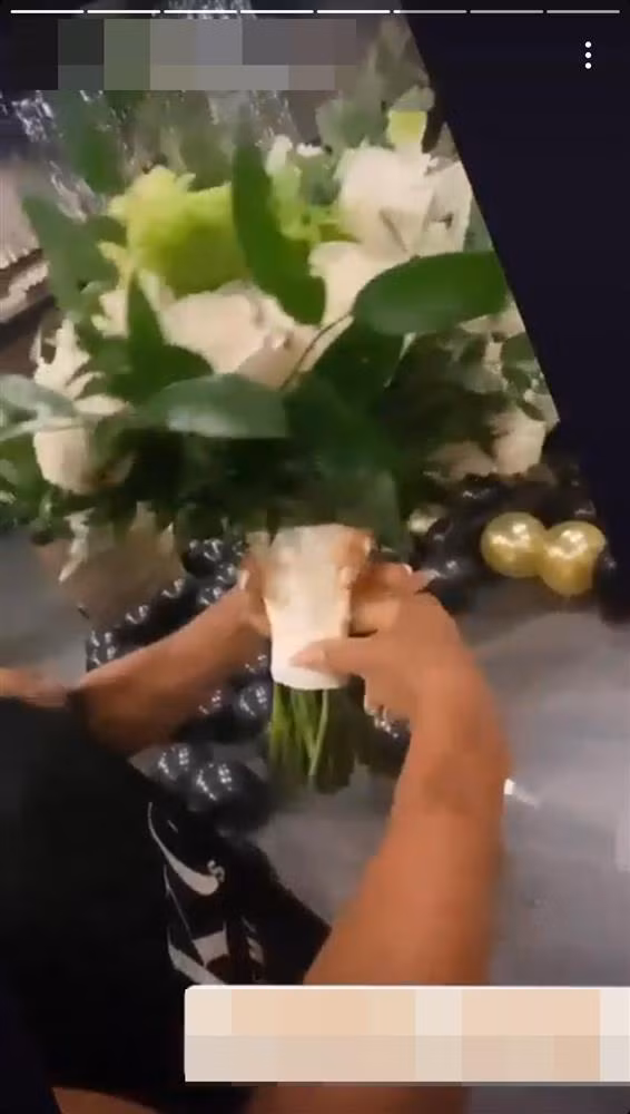 Cận cảnh hoa cưới của cô dâu.