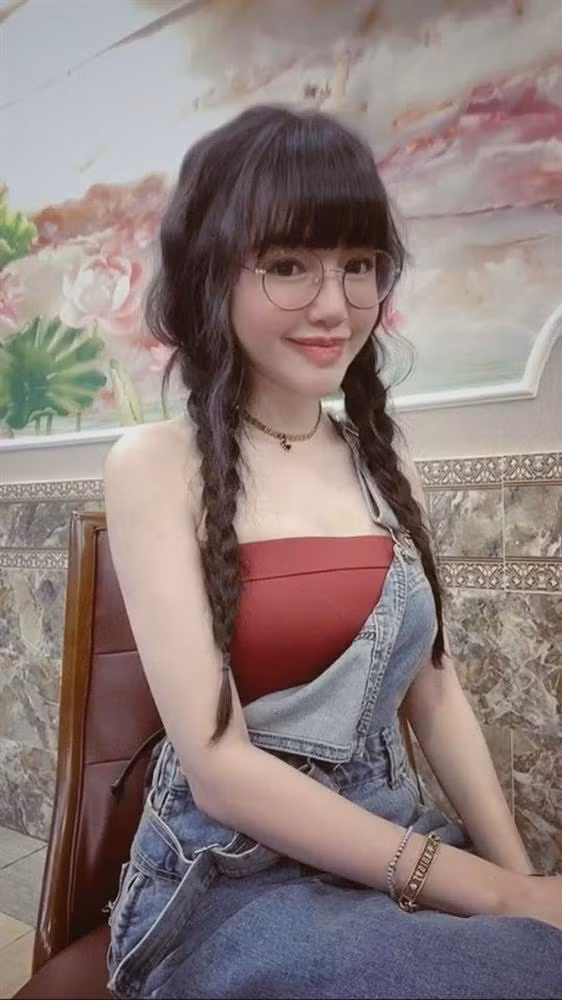 Nhìn cách trang điểm, làm tóc của Elly Trần, hiếm ai nghĩ năm nay cô đã U40.