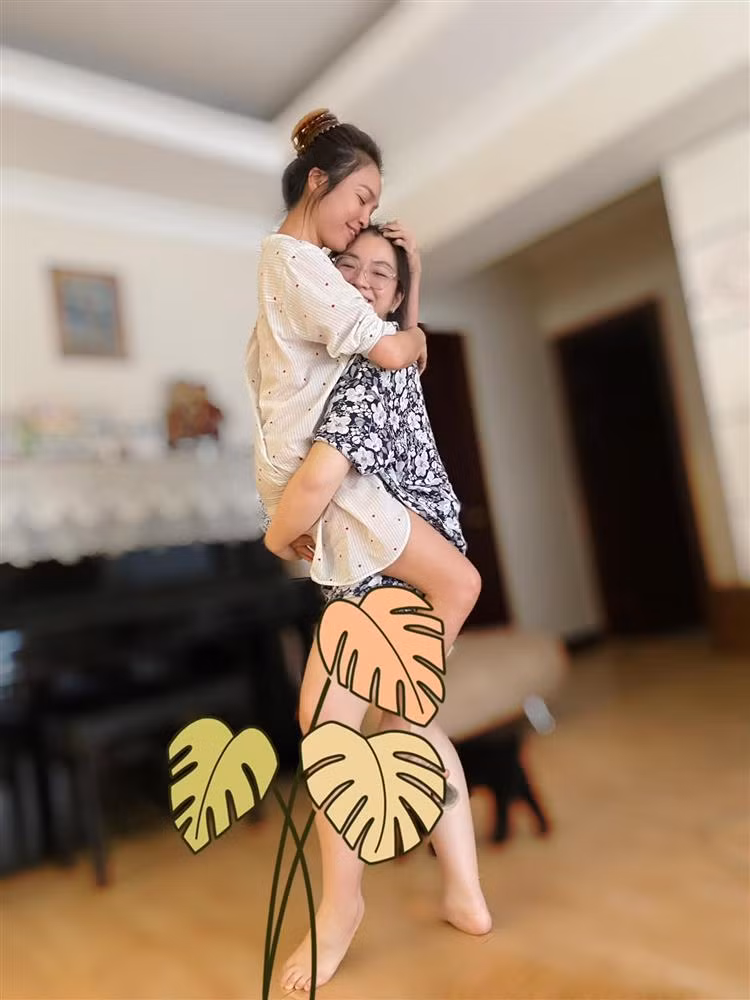 Trông Hiền Thục và con gái 20 tuổi Gia Bảo, nhiều khi cũng không biết ai là chị, ai là em nữa.