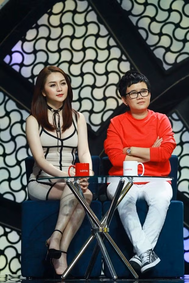 Về phía Thiều Bảo Trang, cô cũng có từng có 9 năm hạnh phúc ngọt ngào bên nhạc sĩ Phương Uyên. Sau khi tan vỡ, Thiều Bảo Trang vẫn chưa công khai tình yêu mới.