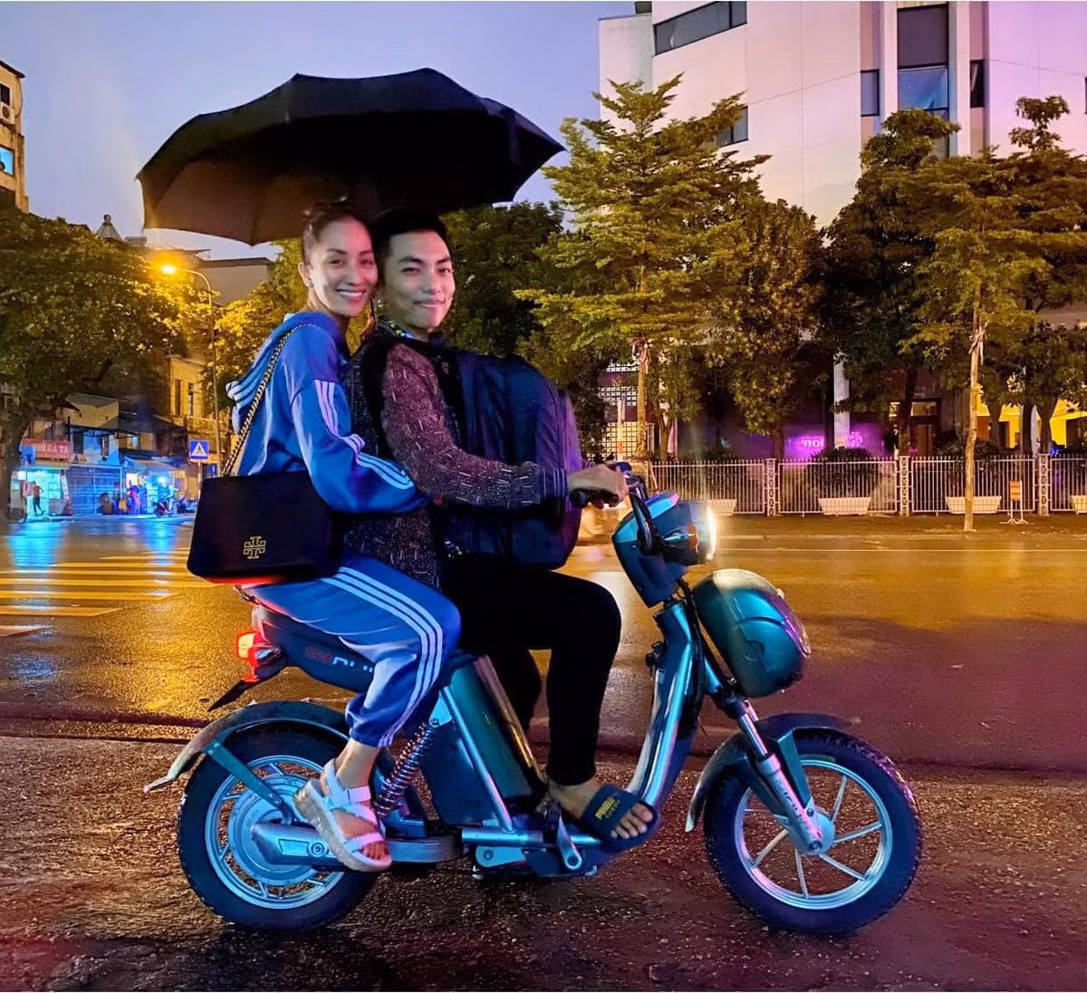 Lã Thanh Huyền khoe nhẫn kim cương "khủng", Quỳnh Nga dịu dàng - Hình 10 La Thanh Huyen khoe nhan kim cuong