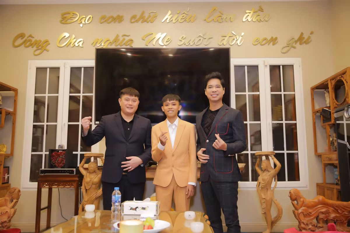 Sao Việt hôm nay 1/1: Ngọc Sơn 'bật mí' sẽ hát với Hồ Văn Cường ngay hôm 1/1 đầu năm với "một ngôi sao Bolero".