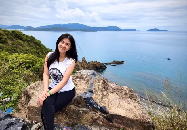 Cựu diễn viên Kim Thư thấy bản thân thư thái khi trở về với biển Nha Trang.