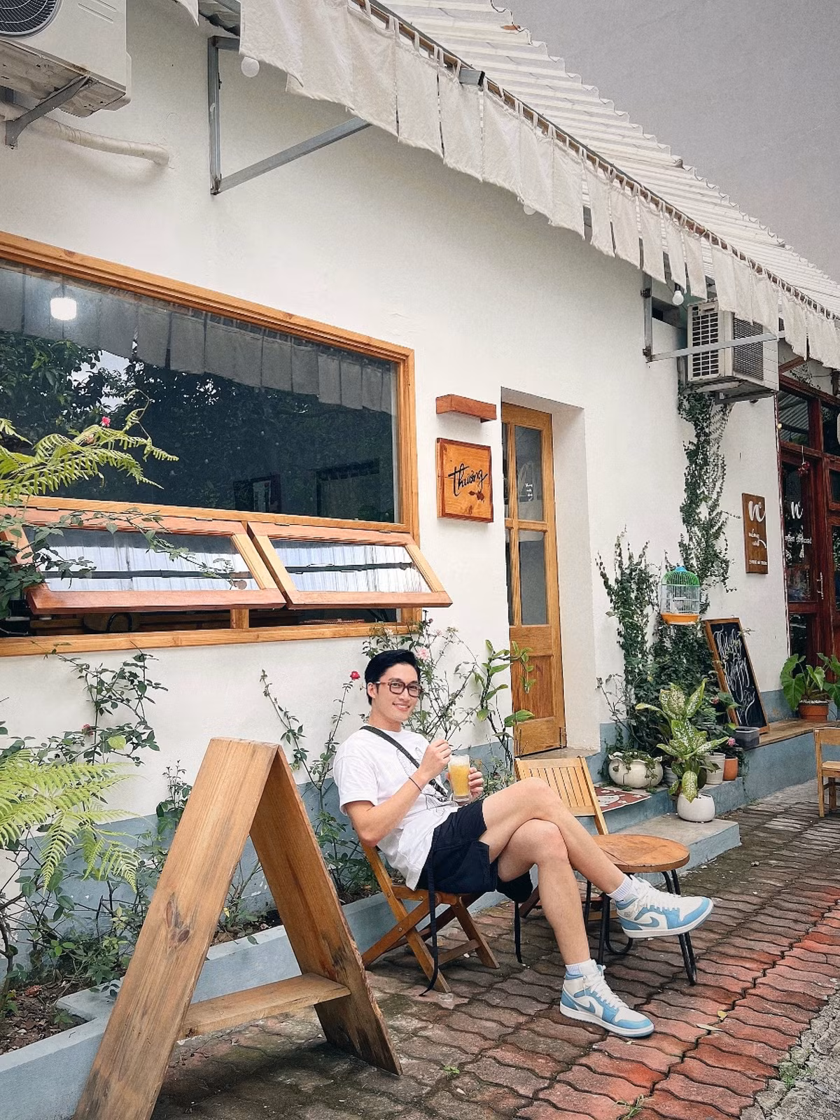 Diễn viên Đình Tú có những phút giây xả hơi dịp nghỉ lễ.