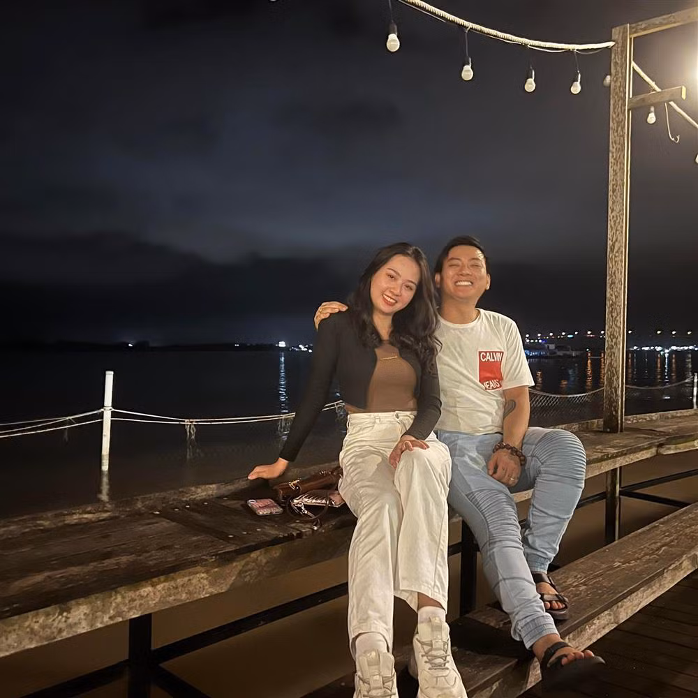 Hoài Lâm liên tục xả ảnh bên bạn gái sau livestream bất ổn - Hình 3 Hoai Lam lien tuc xa anh ben ban gai sau livestream bat on-Hinh-3