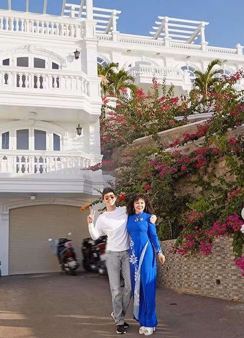 Mẹ Nathan Lee cũng từng đại diện Việt Nam tham gia Liên hoan Âm nhạc Thế giới tại Nga và đạt huy chương Vàng.