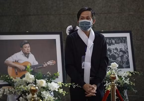 Còn nhớ, trong tang lễ của Chí Tài, Hoài Linh và Việt Hương đã chung tay lo liệu chu tất mọi khâu tổ chức đến ma chay.