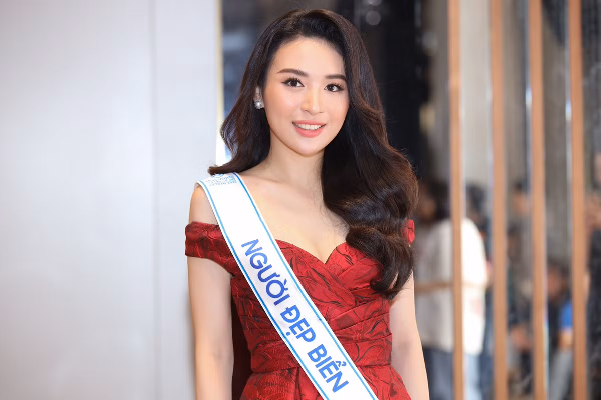 Người đẹp biển Nguyễn Khánh My tạo dáng trước ống kính phóng viên. Cô sinh năm 1999, từng là sinh viên Đại học Ngoại ngữ, Đại học Quốc gia Hà Nội. Khánh My chia sẻ đây là lần đầu cô tham gia cuộc thi sắc đẹp lớn.