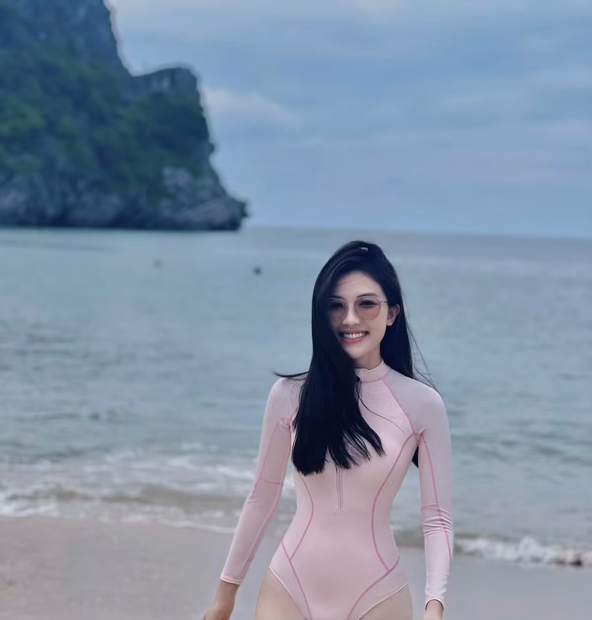 Hoa hau Huynh Nguyen Mai Phuong khoe eo thon tren giuong-Hinh-6
