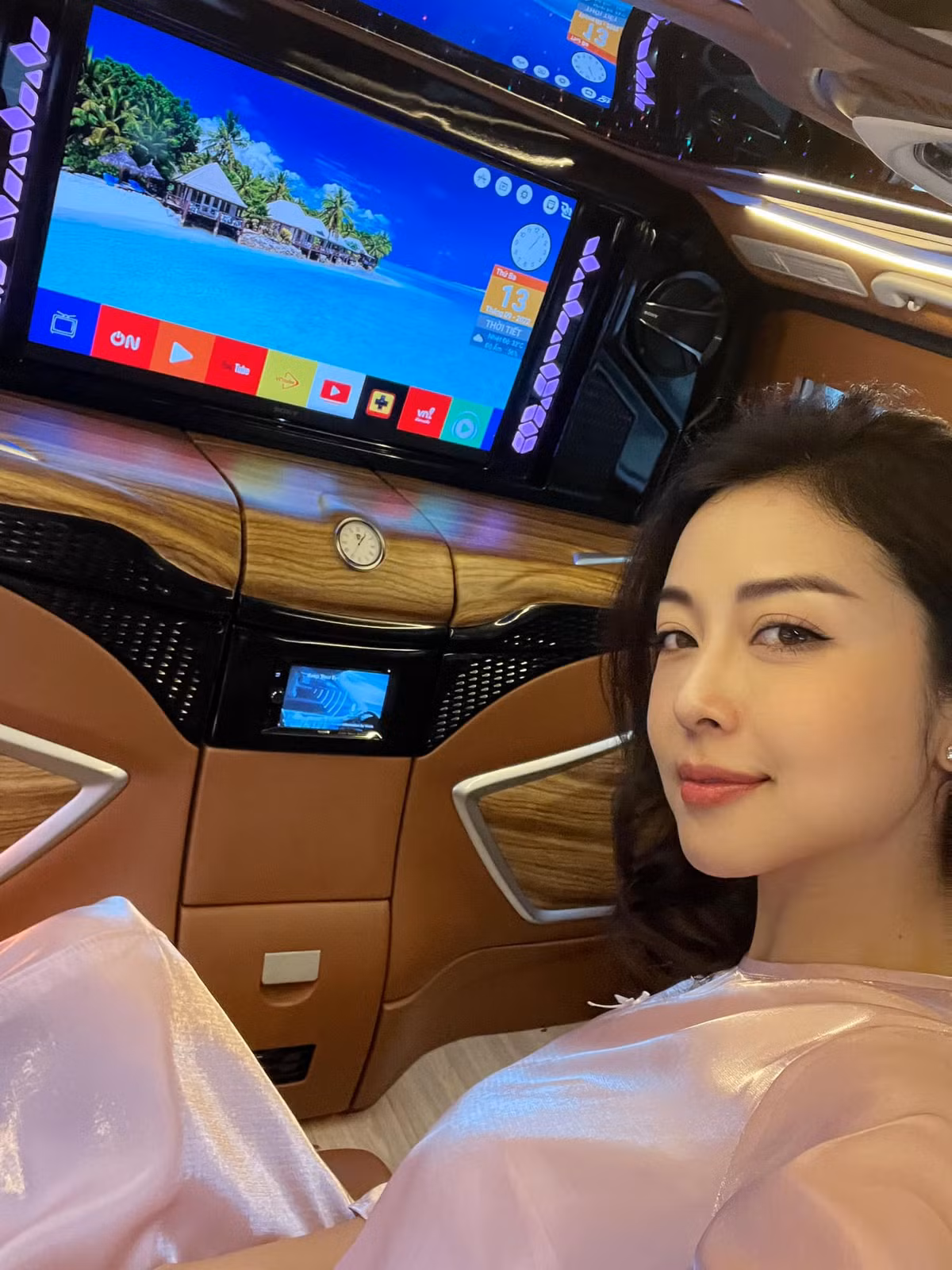 Hoa hau Huynh Nguyen Mai Phuong khoe eo thon tren giuong-Hinh-10