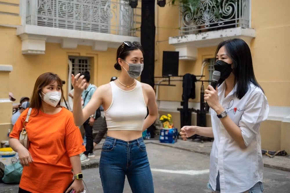 Từ thảm đỏ đến các chuyến đi chơi, trong những bộ ảnh nghệ thuật hay ở đời thường, chân dài sinh năm 2000 thường xuyên quên nội y.