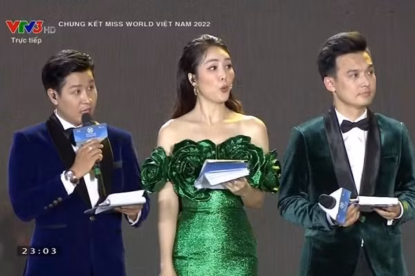 Dan MC chung ket Miss World Vietnam 2022 mac loi gay cuoi-Hinh-4