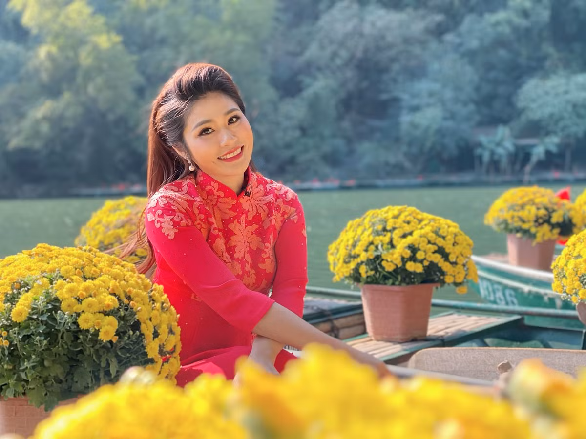  MC Minh Trang sinh năm 1987. Cô là gương mặt thân quen với khán giả truyền hình nhiều năm qua trên các chương trình Dự báo thời tiết, Chào buổi sáng và đến nay là Thời sự 19h.