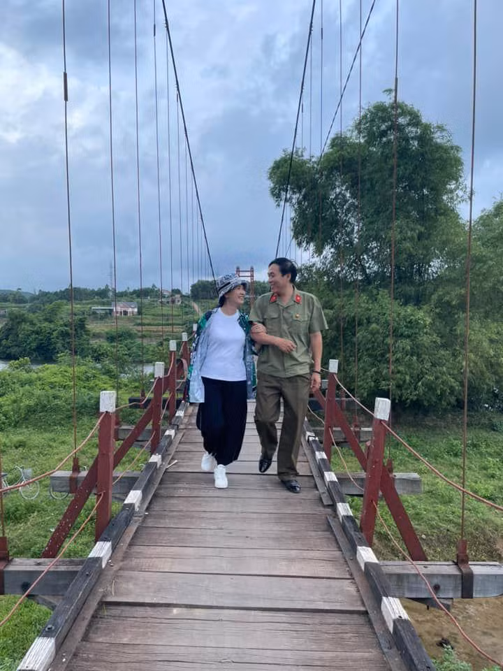 Vợ chồng NSND Lan Hương trở lại miền đông bắc Tổ quốc.