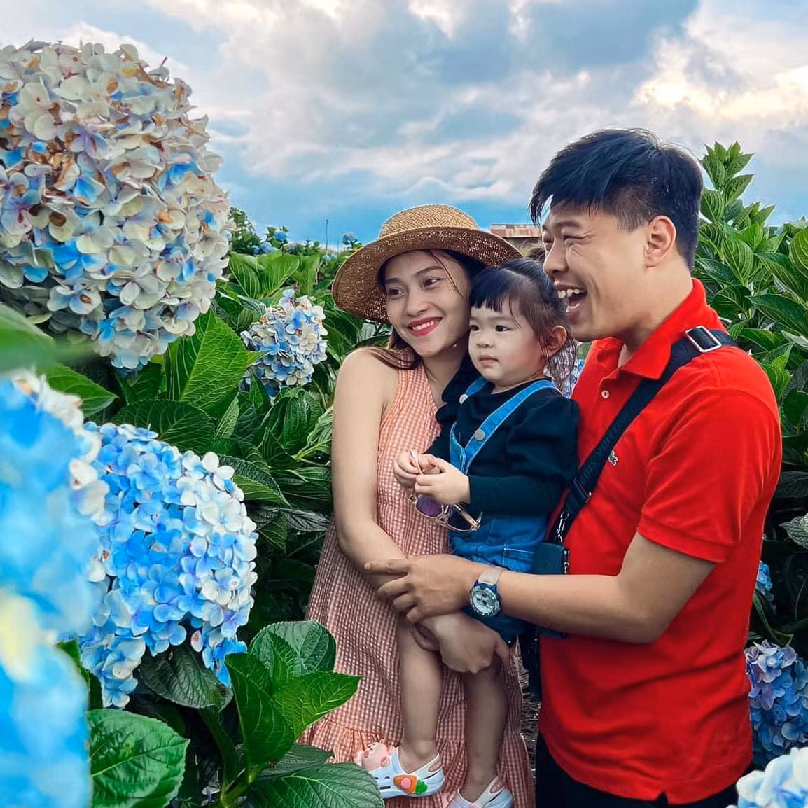 Sao Việt ngày 20/7: Trung ruồi hạnh phúc bên vợ con.