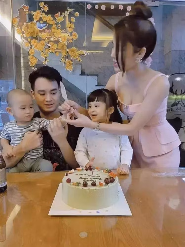 Cuoi thang 9, Diep Lam Anh - Duc Pham ra toa phan xu tai san-Hinh-3