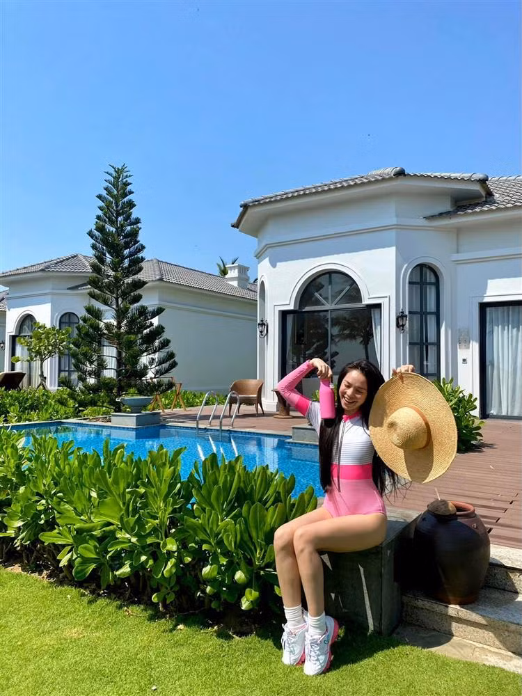 Tuy nhiên nếu so với mẹ Hiền Thục thì khó mà đọ nổi về độ "xì tin".