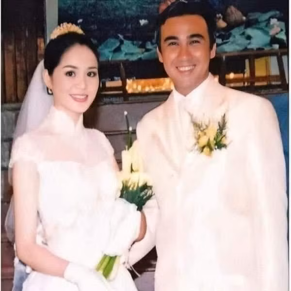 Vo Quyen Linh gay sot voi nhan sac xinh dep tua hoa hau