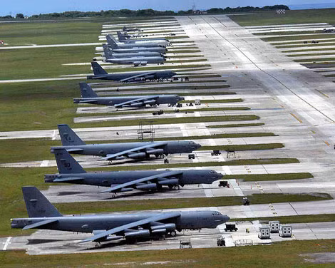 Máy bay ném bom chiến lược B-52 Mỹ thường xuyên hiện diện ở Guam, và đây sẽ là một trong những mục tiêu của tên lửa Trung Quốc.
