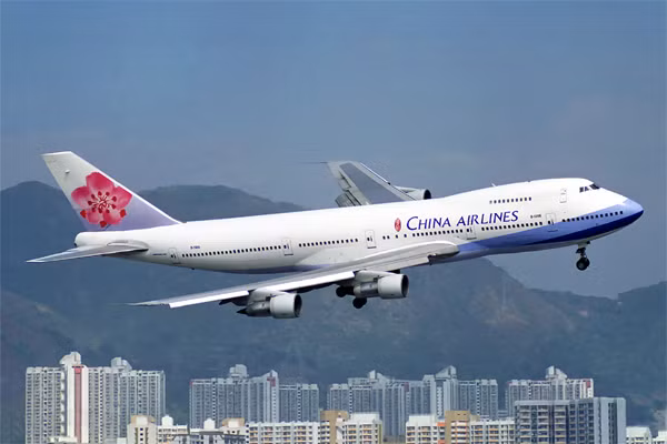 Vào ngày 3/5/1986, khi dừng lại ở Hồng Kông trên chuyến bay từ Bangkok trở về Đài Loan, phi công Vương đã khống chế và còng tay cơ phó của mình sau một hồi vật lộn. Kỹ sư bay cũng bị buộc phải tuân theo lệnh Vương.