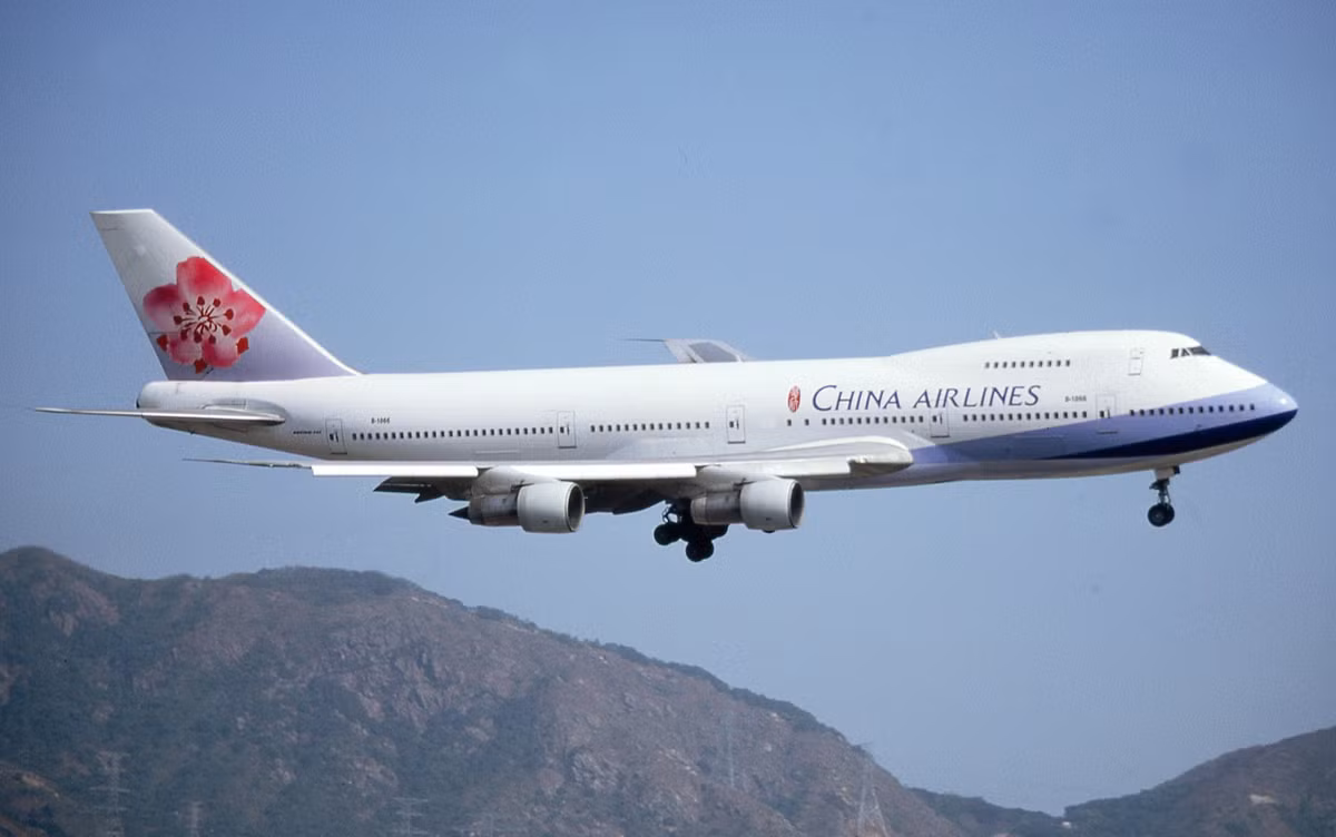 Trong khi trường hợp của trung tá Lâm là vụ đào tẩu thứ hai được xác nhận trong vòng 10 năm với máy bay F-5, thì vụ đào tẩu diễn ra trước đó vào năm 1986 đã chứng kiến phi công Vương Tích Tước sử dụng một chiếc máy bay lớn hơn rất nhiều. Vương đã lái một chiếc Boeing 747-200F của hãng hàng không Đài Loan để đào tẩu.
