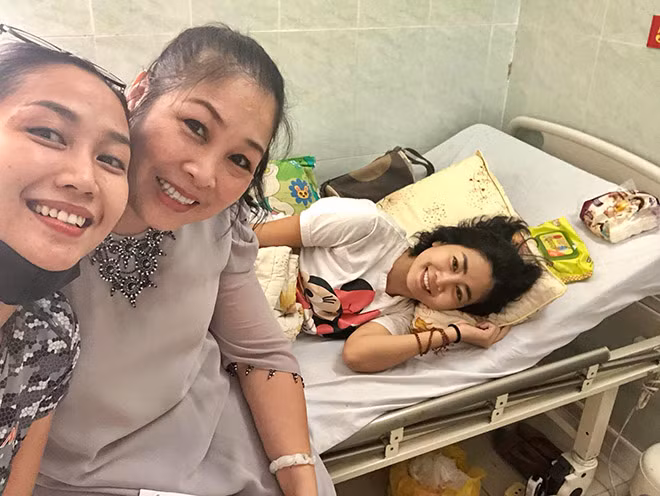 Mot tien si o My se chua tri cho Mai Phuong neu co the khang thuoc
