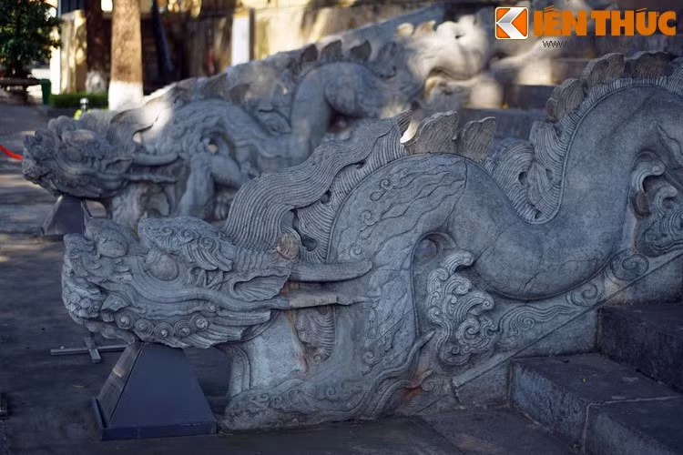 Bảo vật quốc gia - rồng đá điện Kính Thiên ngày nay.