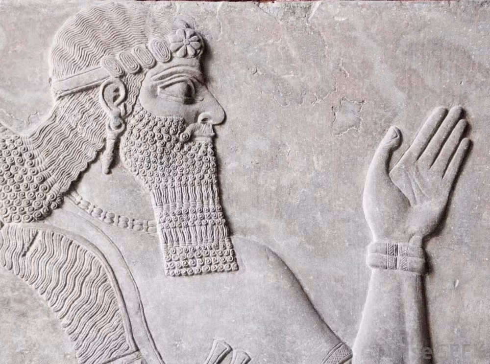 Được phát triển dưới triều đại vua Hammurabi (1792 - 1750 TCN) của vương quốc Babylon cổ đại, Bộ luật Hammurabi là bộ luật thành văn cổ nhất trên thế giới được ghi nhận, là một trong những thành tựu có giá trị bậc nhất của lịch sử văn minh cổ đại.