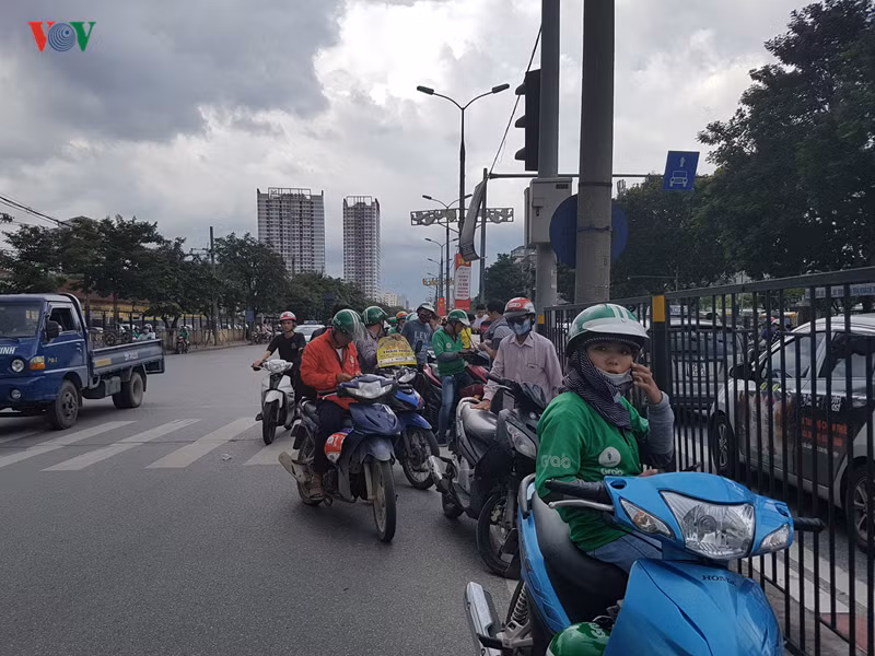 Nguoi dan chat vat ve que nghi le Quoc khanh 2/9