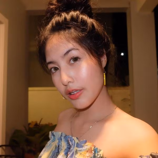 Cô nàng hiện theo học một trường Đại học ở Thái Lan.