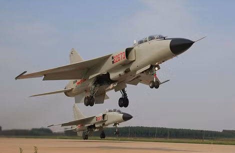 96 chiếc JH-7 đã được trang bị cho Không quân Hải quân Trung Quốc, trong đó có cả đơn vị đóng tại đảo Hải Nam.