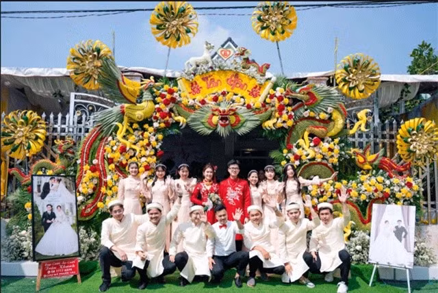 Dam cuoi toan mon chay, co dau chu re khong nhan tien mung