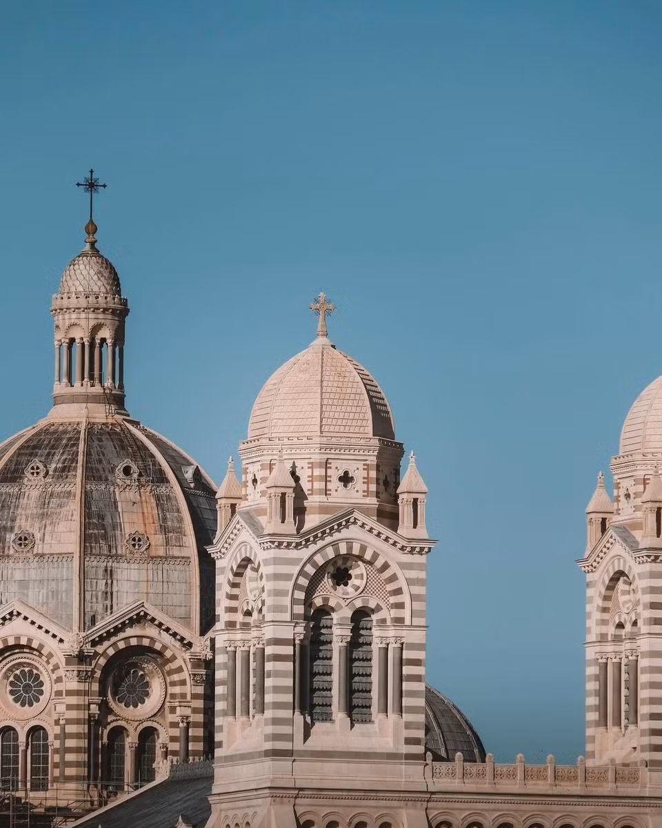 Có khả năng là họ sẽ không gặp phải cơn gió mạnh mistral của Marseille. Gió này thường thổi vào mùa đông và mùa xuân. Marseille sẽ tổ chức 10 trận bóng đá và cũng từng là nơi bắt đầu cuộc rước đuốc Olympic tại Pháp vào ngày 8/5 vừa qua. Ảnh: @joowbar.