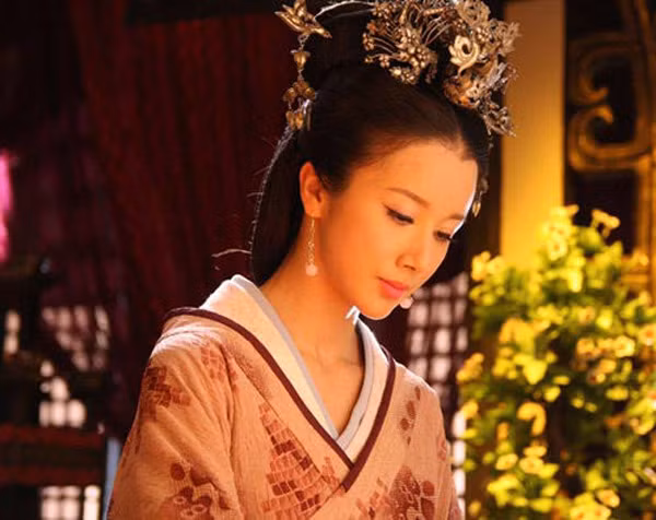 Sống cô quạnh trong lãnh cung, nhiều người không chịu được mà ốm đau, chết yểu hoặc phát điên. Rất hiếm người có thể tỉnh táo và được ra khỏi lãnh cung.
