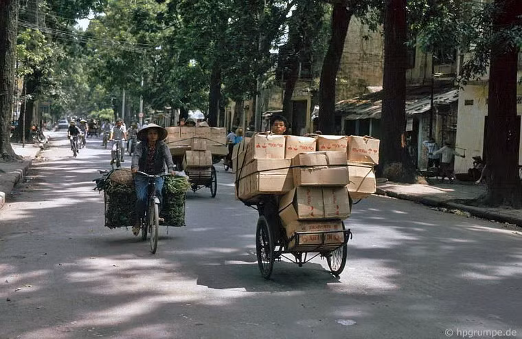 Sức tải của những chiếc xe chạy bằng sức người này là rất đáng nể.