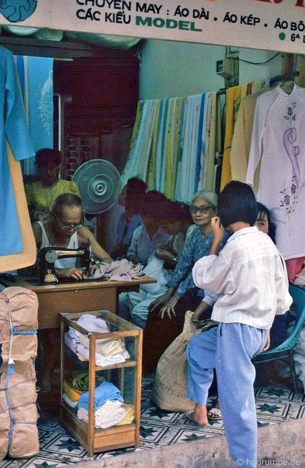 Một tiêm may ở phố cổ.
