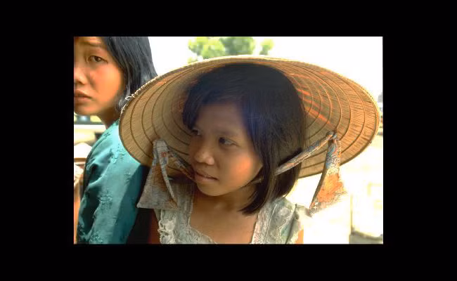 Một em bé Việt lai Tây.