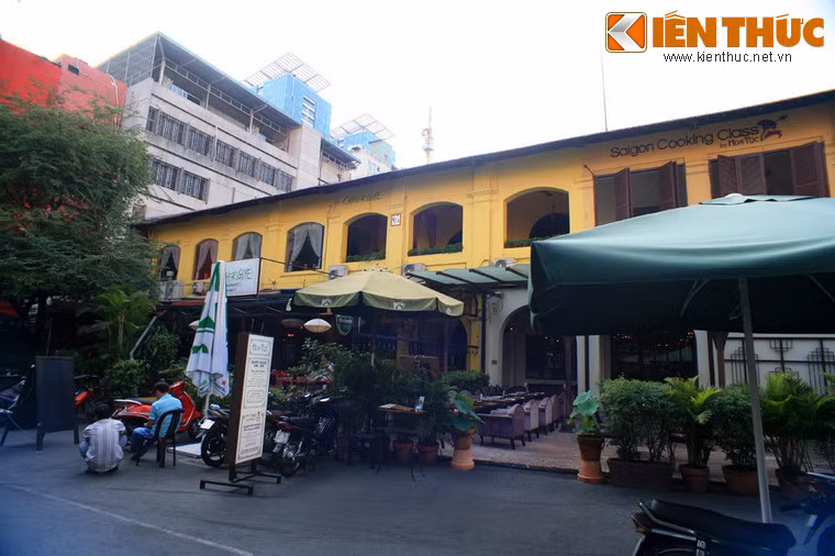 Nằm ở một vị trí rất đắc địa, ngay phía sau Nhà hát Thành phố, trong những năm gần đây hẻm 74 Hai Bà Trưng được đông đảo du khách quốc tế biết đến như một "hẻm ẩm thực" quyến rũ của TP HCM. Khuôn viên nhà máy ngày nay là nơi tập trung nhiều nhà hàng sang trọng, du khách chủ yếu là người phương Tây.