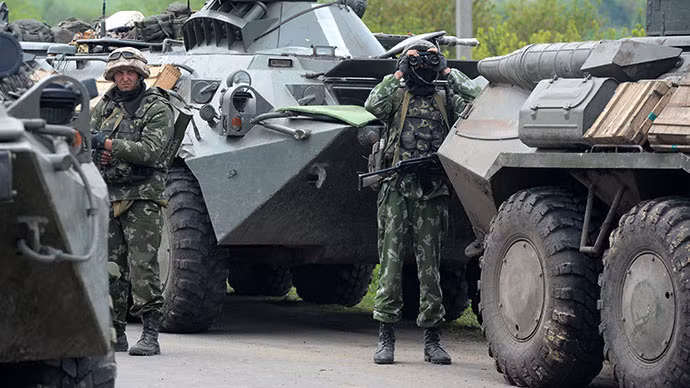 Binh lính Ukraine dừng chân ở thị trấn Andreyevskoe gần Slaviyansk, tỉnh Donetsk. (Ảnh minh họa).