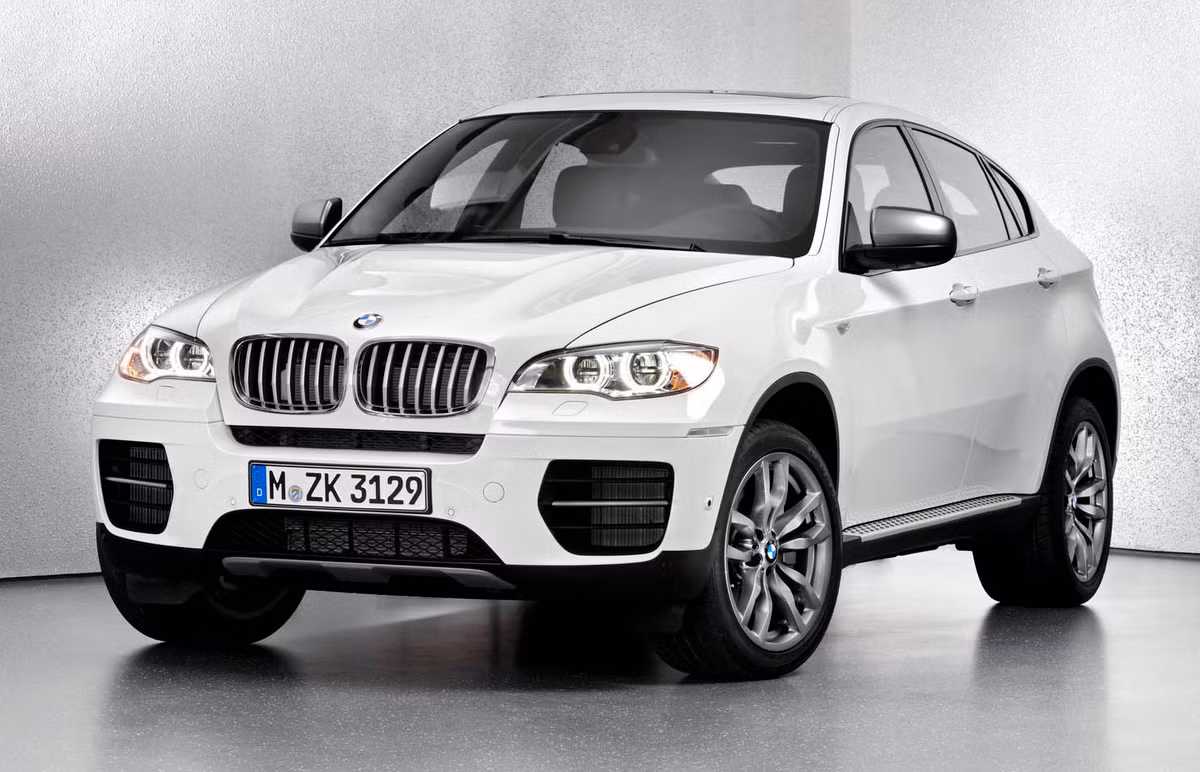 BMW cho biết, hệ thống eDrive cho phép X5 đạt được tốc độ 120 km/h và tầm hoạt động khoảng 30 km của động cơ điện, mức tiêu hao nhiên liệu khoảng 3,8 lít/100 km.