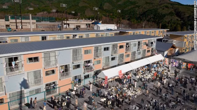 Sau trận sóng thần năm 2011 san bằng hơn nửa thành phố Onagawa, Nhật Bản, ông Ban đã nảy ra ý tưởng xây dựng hàng ngàn ngôi nhà tạm thời bằng các container cũ xếp chồng lên nhau giúp hàng vạn người thoát khỏi cảnh "màn trời chiếu đất".