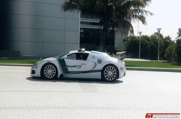 Dự kiến LaFerrari sẽ là siêu xe thứ 2 góp mặt trong đội hình cảnh sát Dubai, sau siêu xe Bugatti Veyron có tốc độ nhanh nhất thế giới.