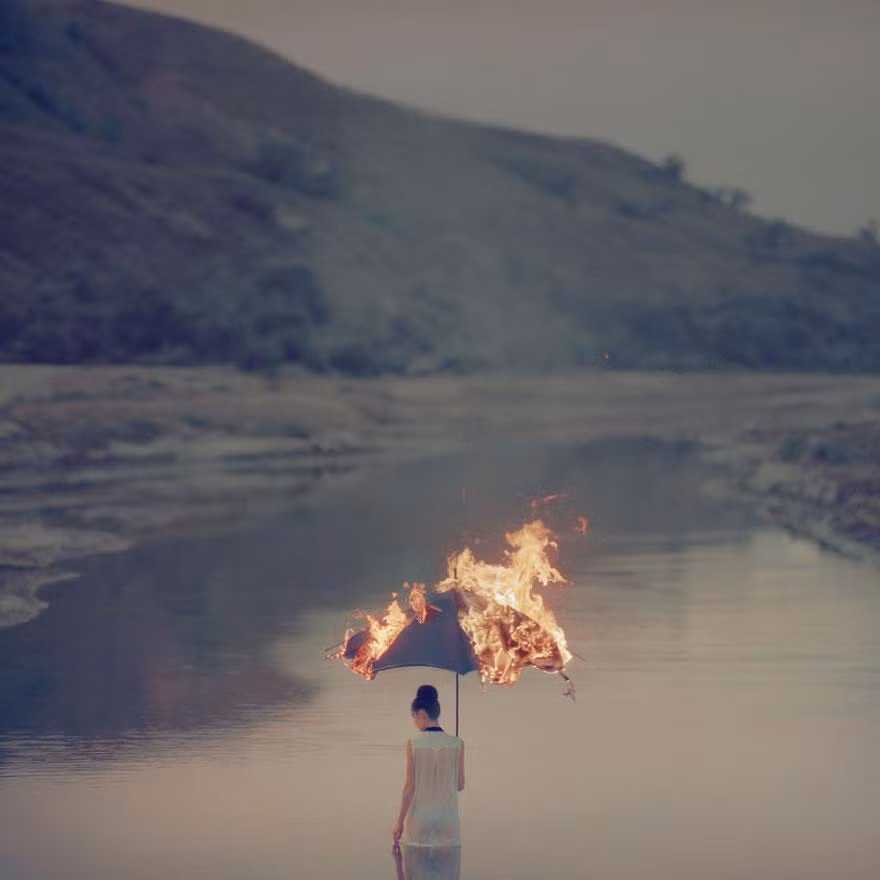 Oleg Oprisco đặt việc sáng tạo các tác phẩm làm lý tưởng cho bản thân mình. Nhiếp ảnh gia tài năng tự tạo ra những concept riêng, tự tìm kiếm trang phục cho người mẫu, chọn vị trí, góc máy và chỉ đạo làm tóc, trang điểm cho người mẫu.