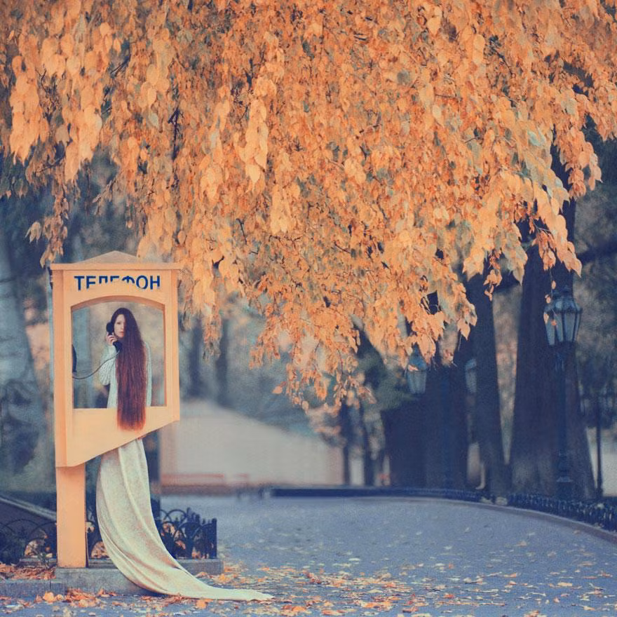 Trước khi thực hiện các shot hình, Oleg Oprisco sẽ luôn lên một kế hoạch về màu sắc tổng thể. Nhiếp ảnh gia sẽ lên một danh sách lựa chọn quần áo, đạo cụ, vị trí... với các cách kết hợp màu sắc khác nhau để đảm bảo sẽ tạo nên một vẻ đẹp tổng thể hoàn hảo nhất.