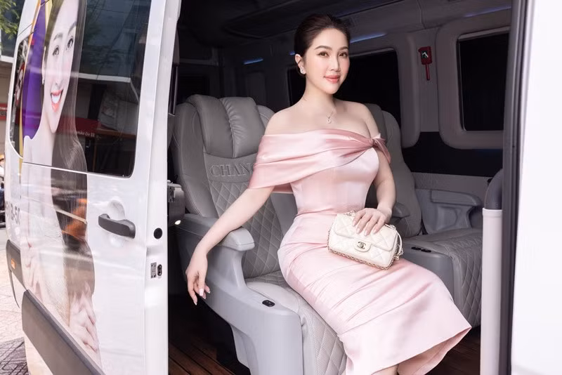 Nhan sắc quyến rũ 'trông mòn con mắt' của Bảo Thy và vợ Chi Bảo - Hình 5 Nhan sac quyen ru 'trong mon con mat' cua Bao Thy va vo Chi Bao-Hinh-5