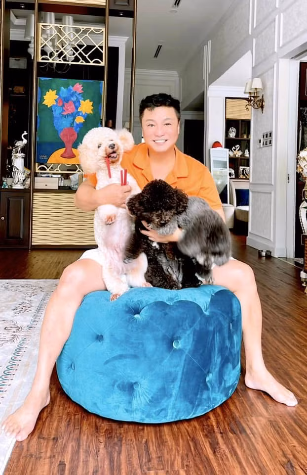Ly Hung tuoi 53 song lanh manh, choi voi thu cung cho do co don
