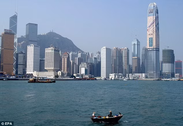 Hình ảnh trung tâm tài chính Hong Kong hiện đại, sầm uất hơn rất nhiều so với dáng vẻ nơi đây những năm 1860.