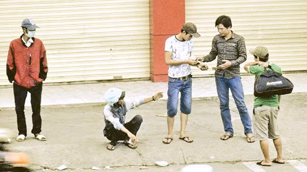 Công khai hoạt động mua bán ma túy như chợ trời.