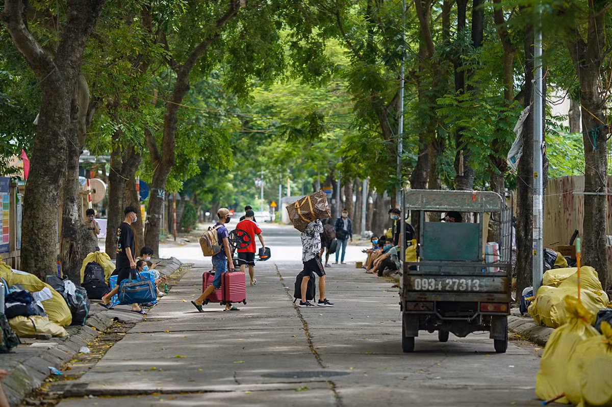 Sinh vien roi Phap Van-Tu Hiep, nhuong cho cho co so dieu tri COVID-19-Hinh-9