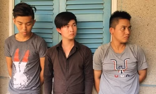 Ba trong 4 đối tượng trộm chó tại cơ quan điều tra.